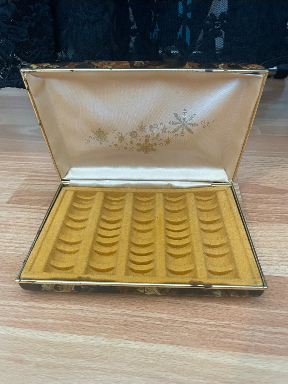 Vintage Clamshell Jewelry Storage Rings Tortoise Shell Mustard Interior